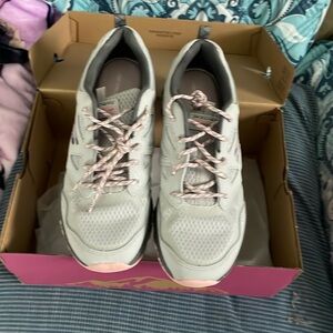Sketchers Trail Sz9